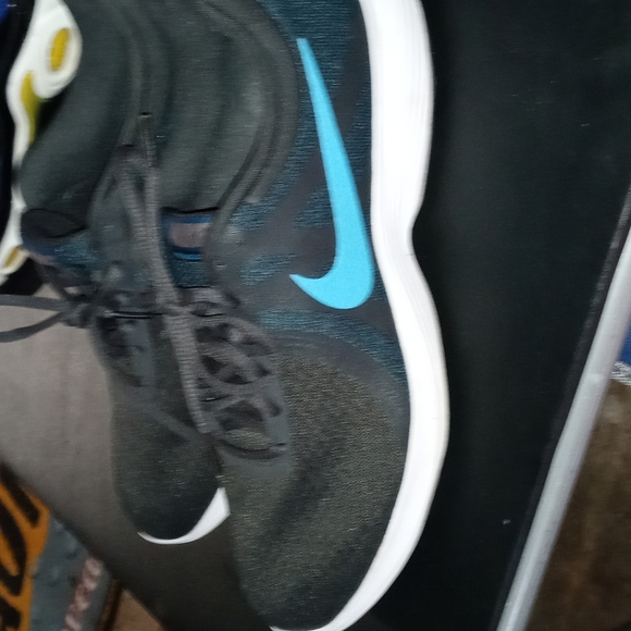 Men Nike - Picture 2 of 7